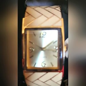 Quartz cuff spring close watch Quartz Avon